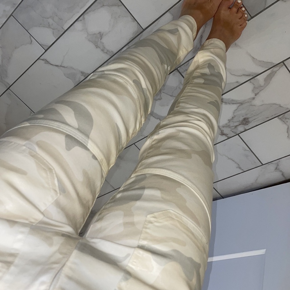 True Religion Cream Camo Jeans Size 25